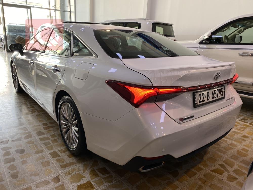 تويوتا أفالون